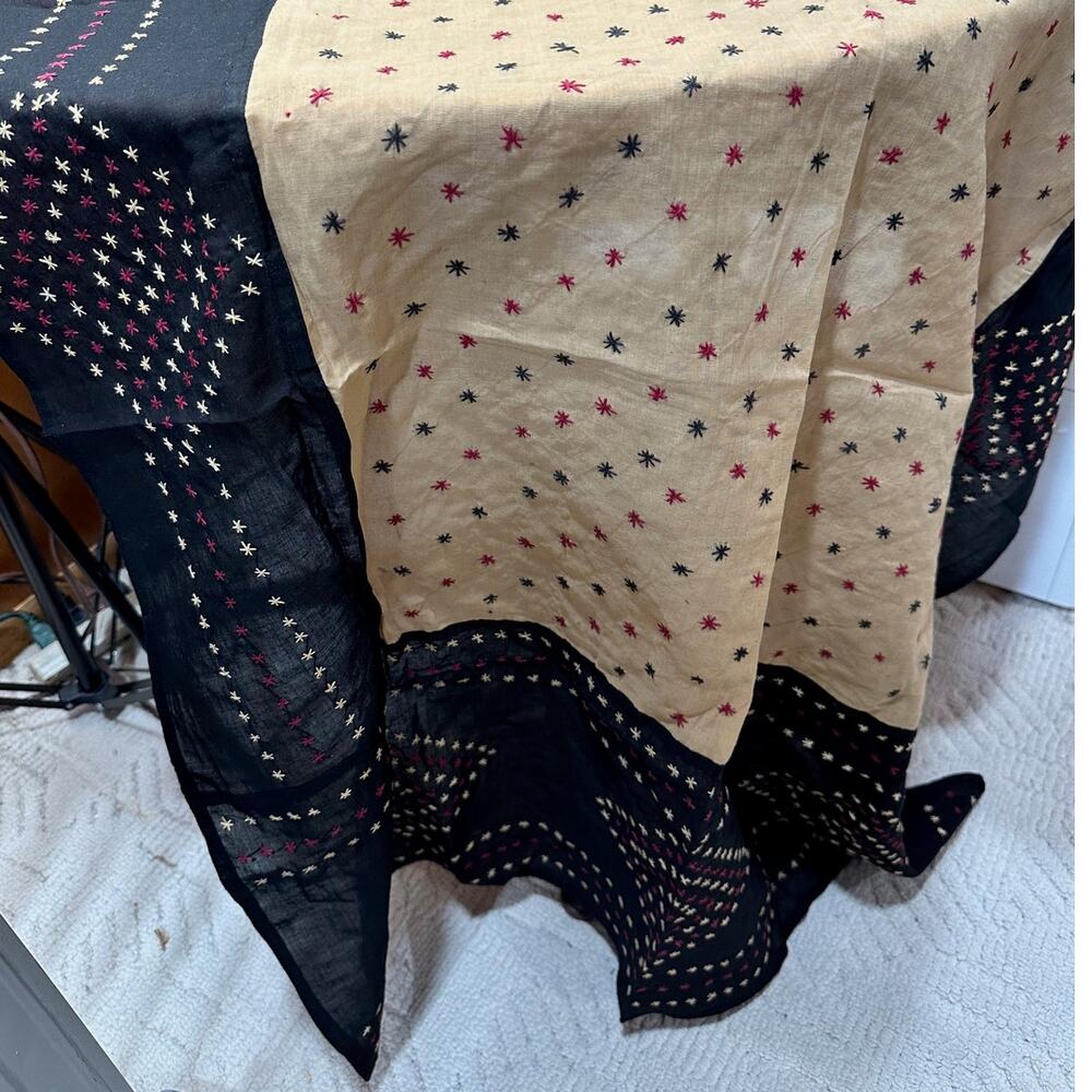 VTG Embroidered Rectangle Black/Tan/Red Cotton Tablecloth Runner - 90" x 36"